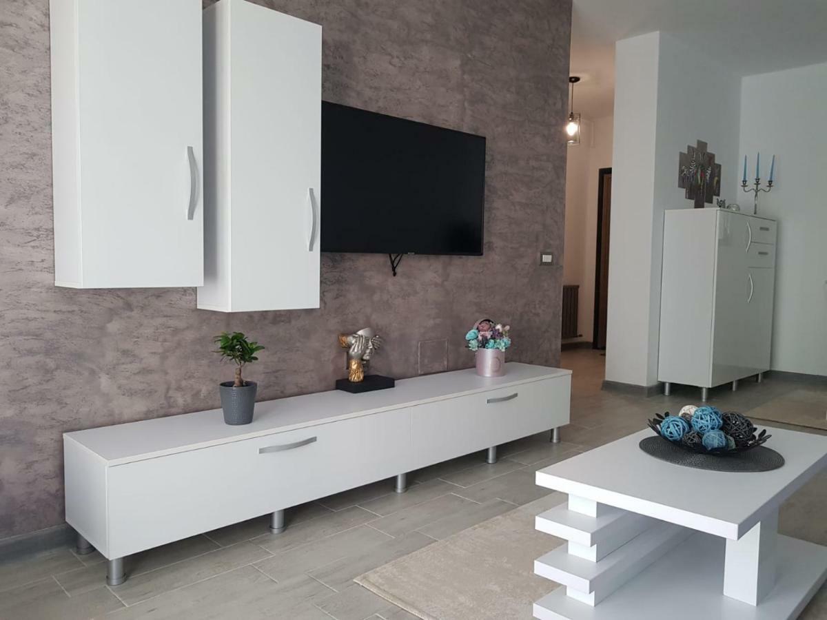 Ranya Apartments Alezzi Beach Resort Năvodari Exteriör bild